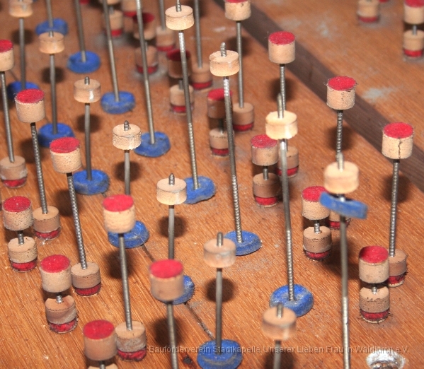 20100325-31b.jpg - Mechanikteile