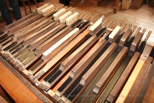 20100503-15b.jpg - Abgenutzte Pedale wieder aufgearbeitet